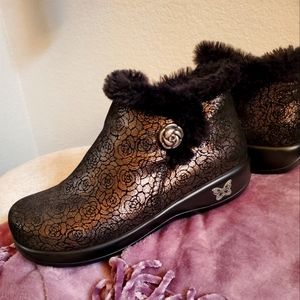 ALLEGRIA FUR LINED Adorable Rose Print Metallic Ankle Boots 38